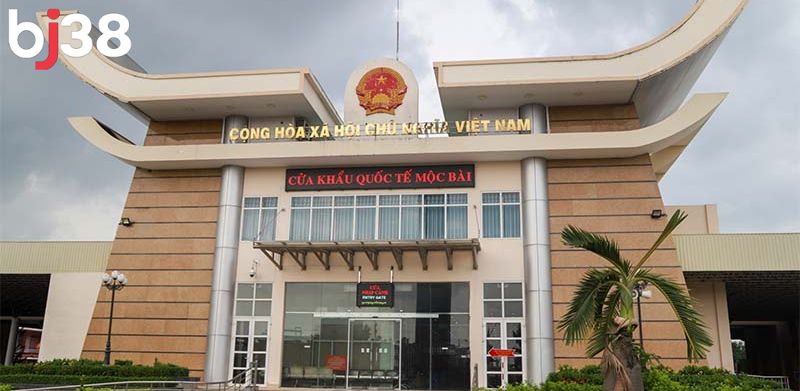 Người Việt có thể qua trường gà Thomo qua cửa khẩu Mộc Bài - Tây Ninh